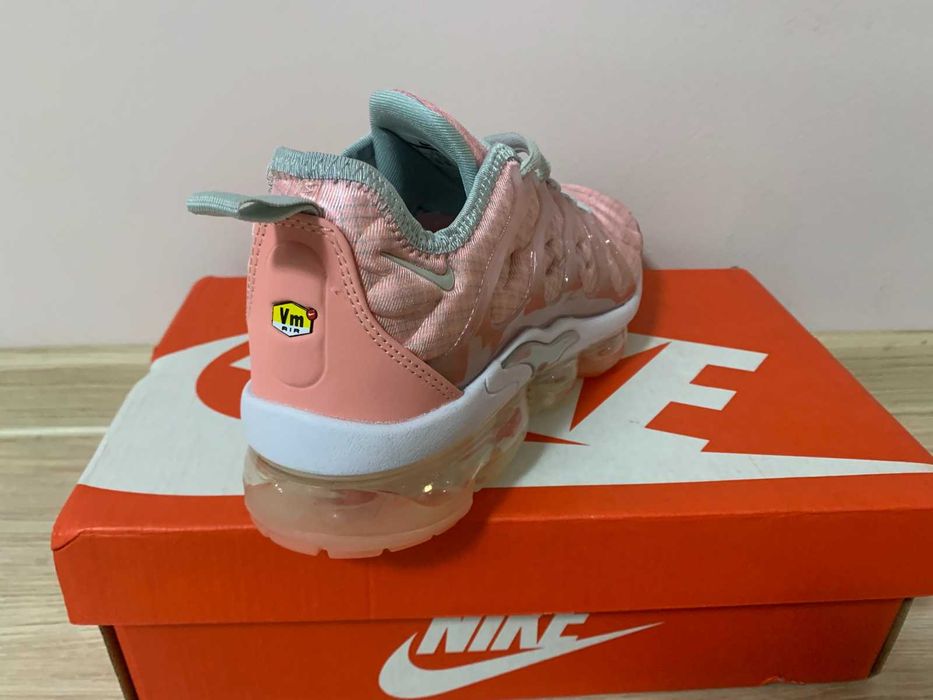 Нови дамски маратонки Nike Vapormax Plus налични 38 номер