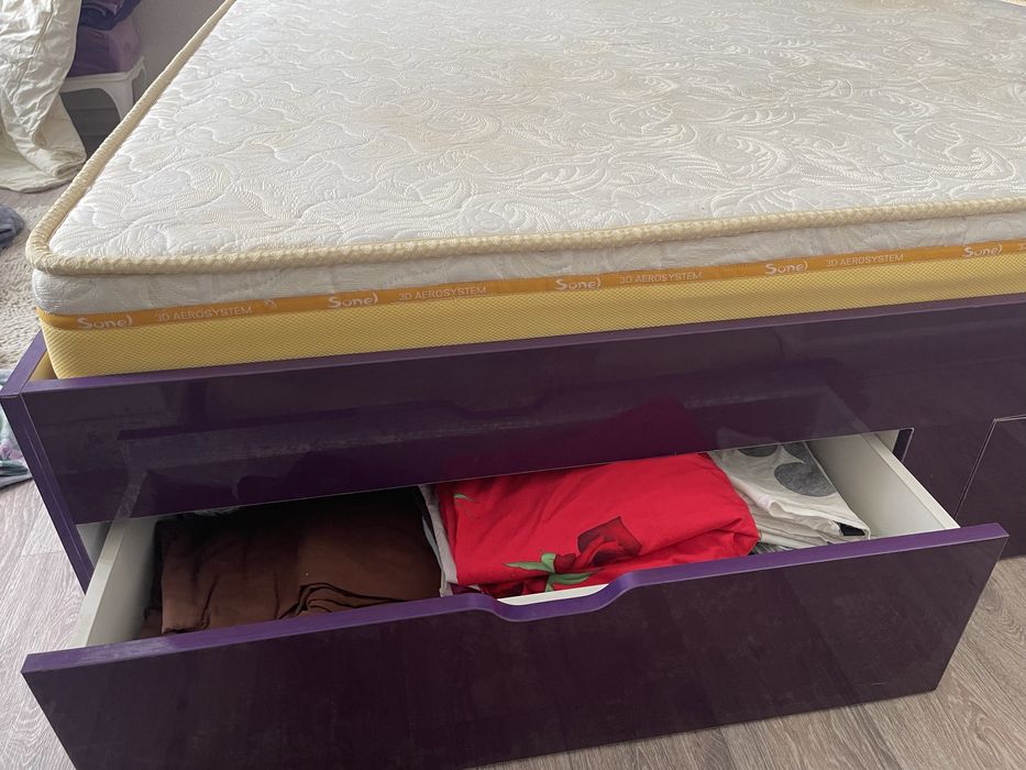 Кровать двуспальная