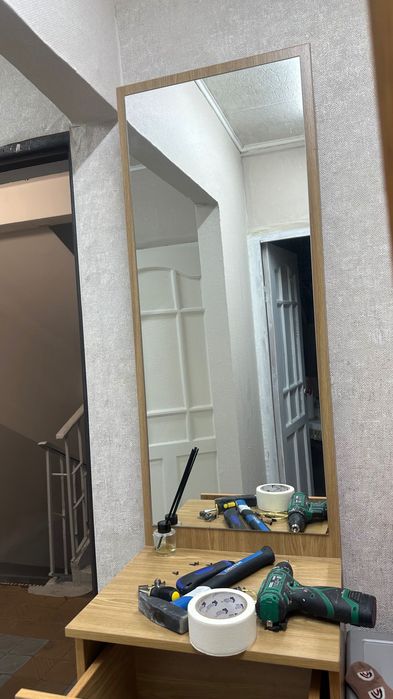 Шкаф с зеркалом в прихожку