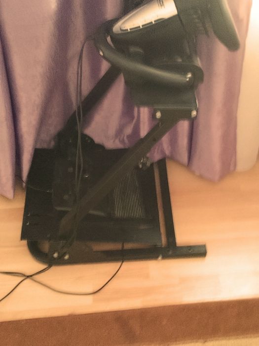 Vând Volan gaming Spirit of gamer + stativ pentru el
