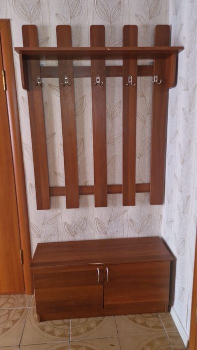 Продам шкаф с вешалкой