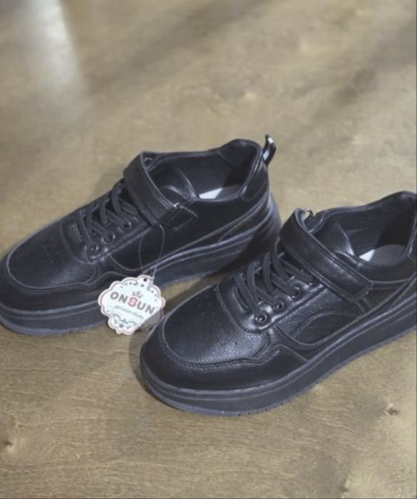 Кроссовки детские новые