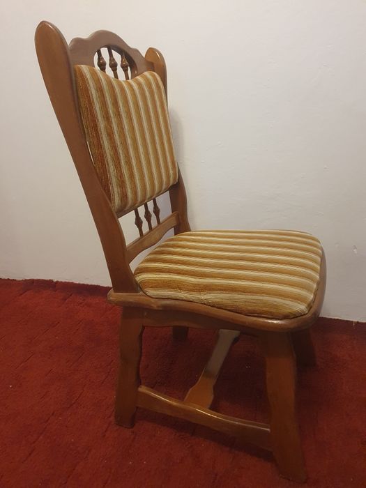 10 scaune elegante din lemn masiv (fag), tapițate, în Piatra Neamț