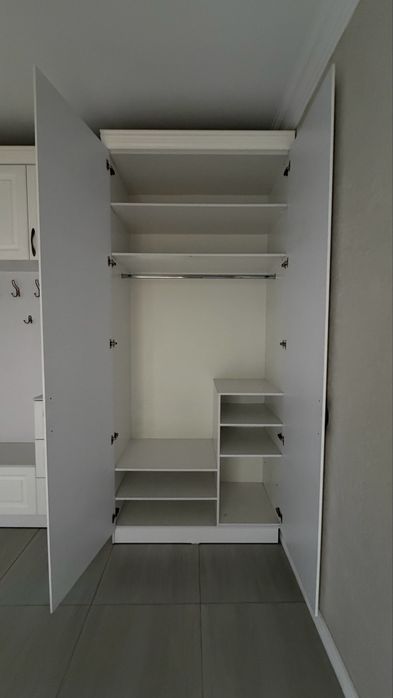 Мебель в прихожую светлая