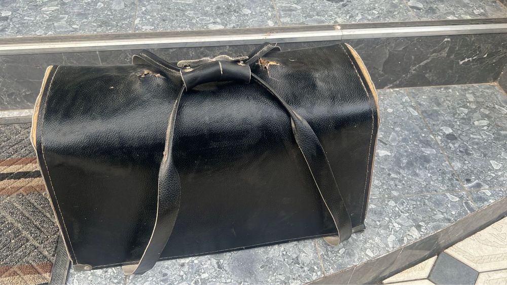 Швейнаямашина с крышкой