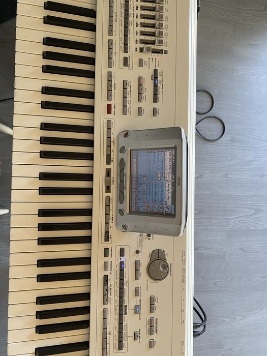 Se vinde Korg pa2xpro