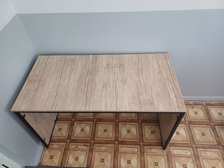 Стол для офиса или дома