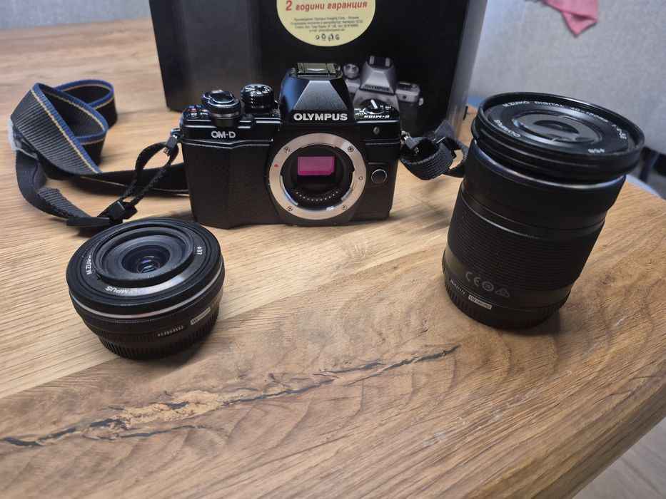 Olympus E-M10 Mark ii с 2 обектива 14-42mm + 40-150mm