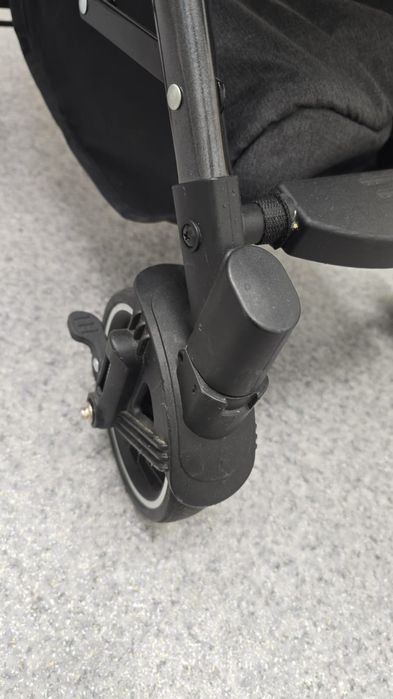 Коляска для малышей