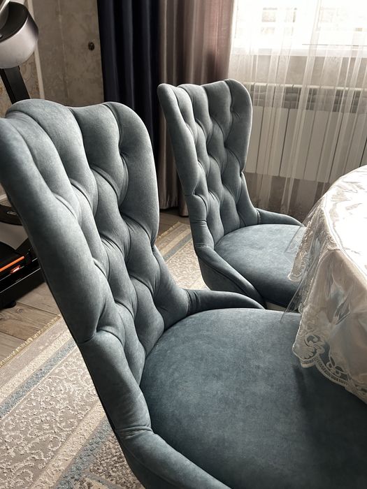 Продам стол и 12 стульев