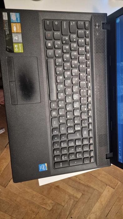 Продавам лаптоп lenovo