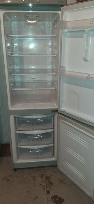 Продам холодильник самсунг