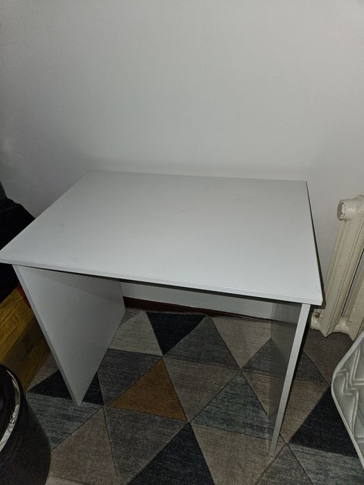 Вещи И стол и стулья