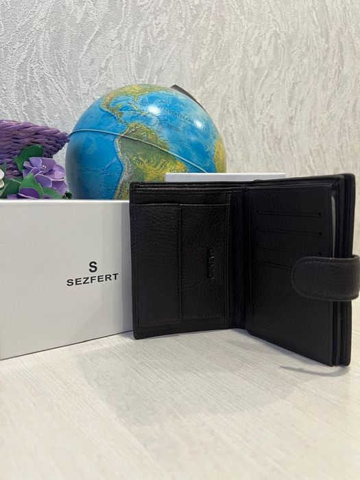 Продам портмоне из натуральной кожи.