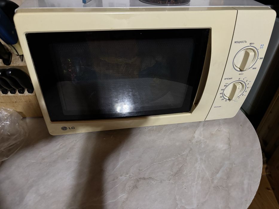 Микроволновка LG.