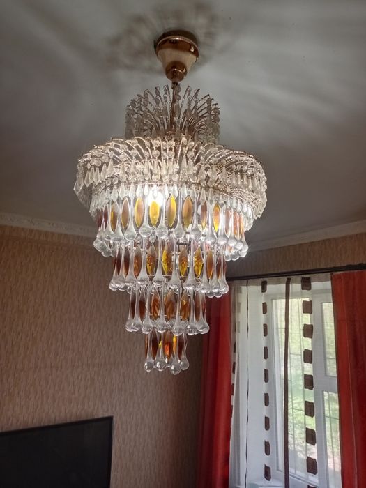 Продам люстру на 11 лампочек