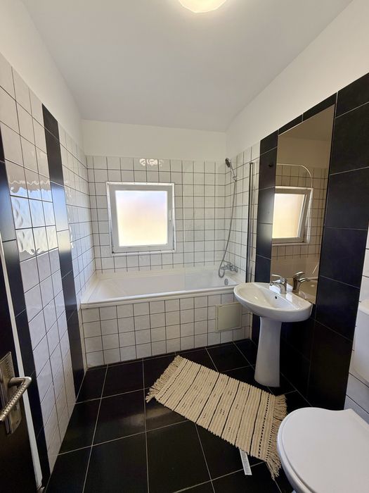 Vand apartament nou, 2 camere plus parcare