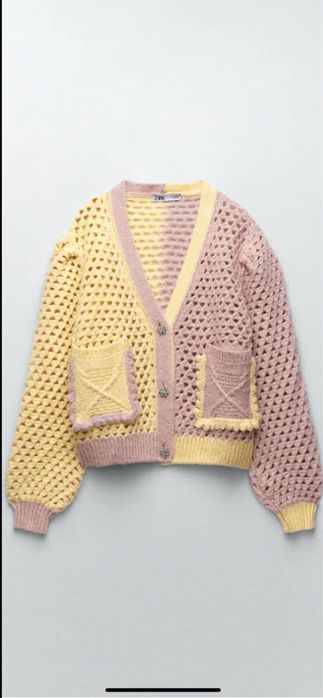 Двуцветна жилетка с копчета-бижута ZARA