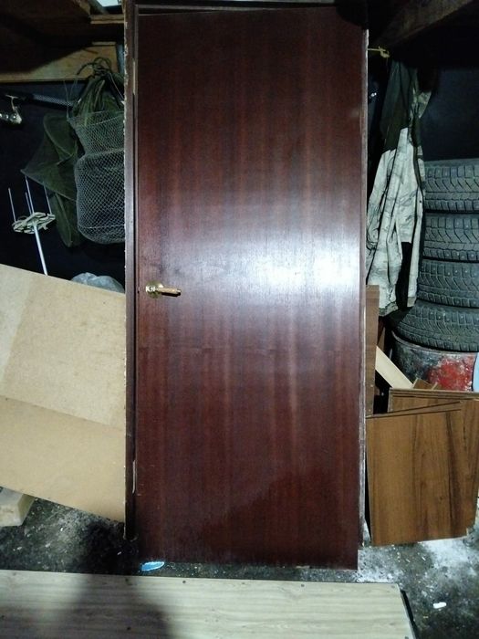Продам деревянную дверь