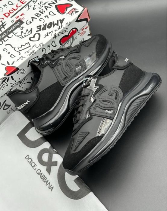 42 Adidasi model nou
