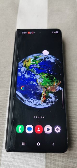 Продавам телефон  Samsung Z Flod  3