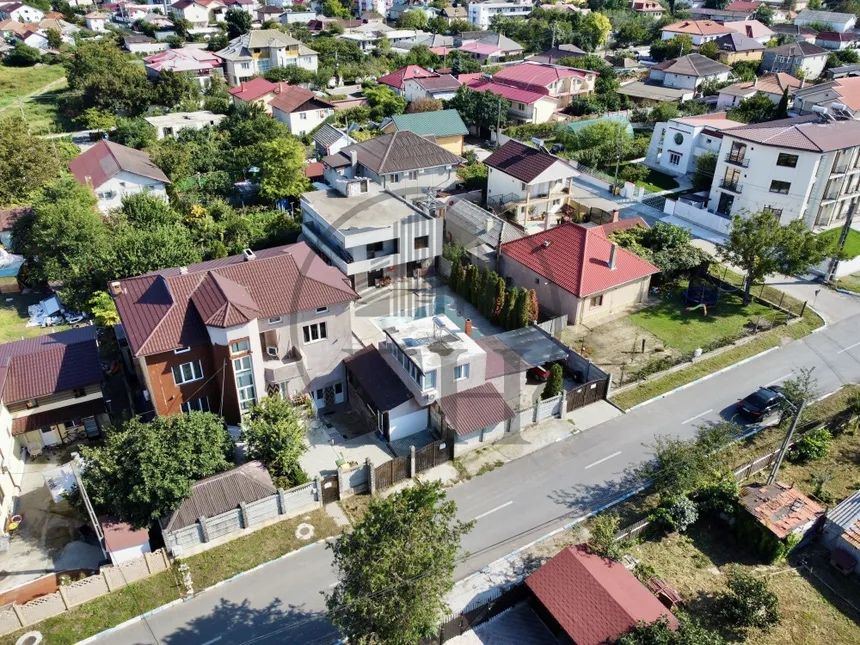 2 proprietăți de vânzare în Costinești - Pensiune funcțională + Vilă