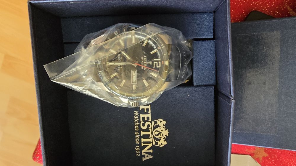 Продавам чисто нов часовник Фестина в оригинална опаковка купуван