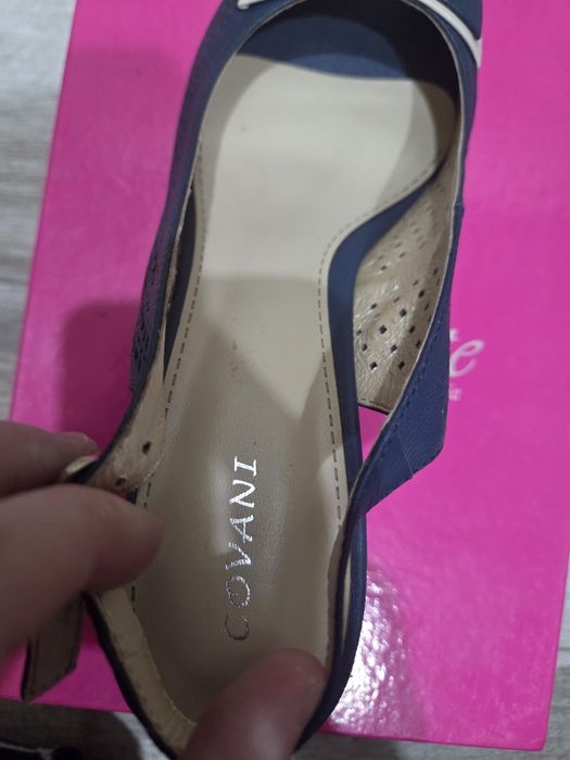 Кожаные босоножки Covani