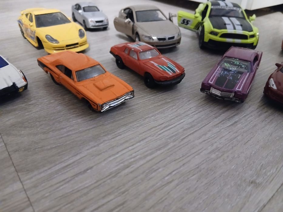 Метални коли .и.