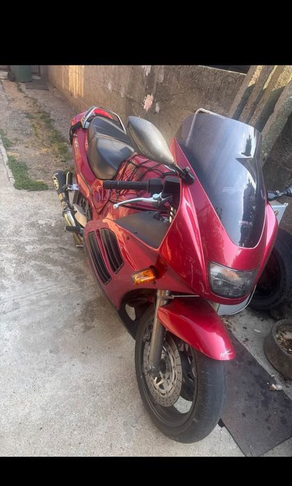 Продава се Suzuki 900 RF