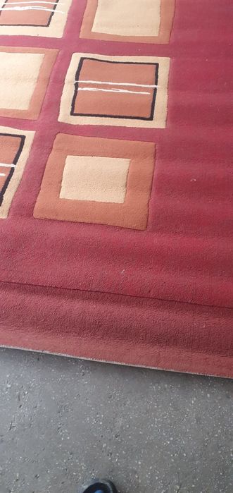 Covor din lână în stare foarte bună.