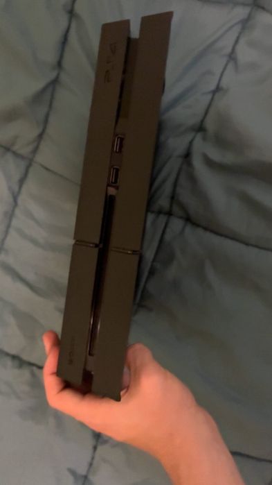 Плейстейшън 4 в отлично състояние