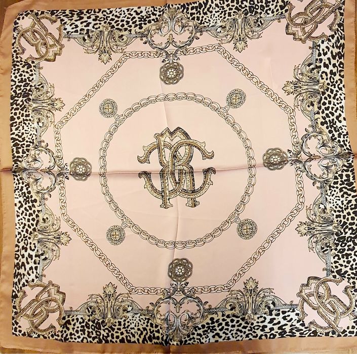 Eșarfă pink satinată elegantă 70x70 | Box Ready to Gift | Cadou sigur