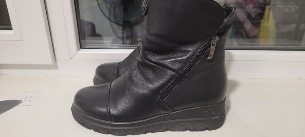 Продам зимние ботинки 39 р, 10000 т