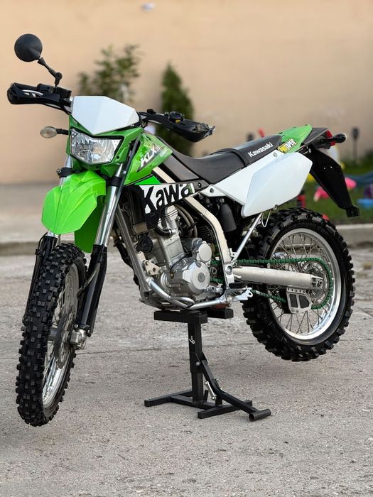 Vand Kawasaki KLX 250  2016 /Model Injectie/Pornire electrică/3100€neg!