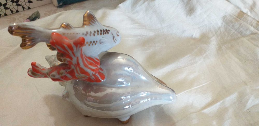Фарфор. Статуэтка. Рыба с ракушкой. Дулёво.