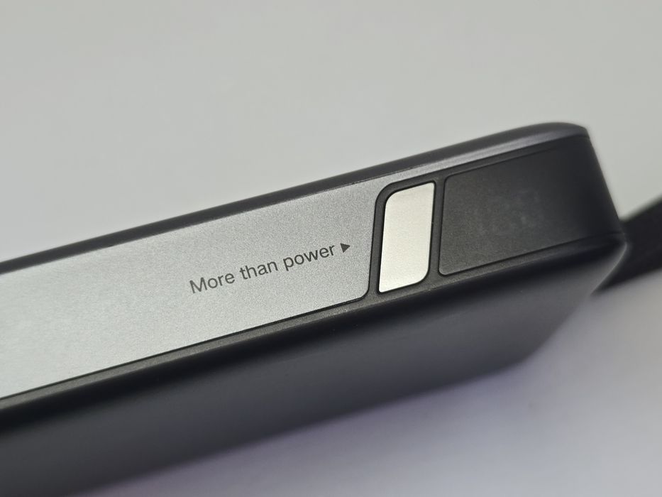 Ugreen Nexode 165W / 25 000 mAh с вграден прибиращ се USB-C кабел