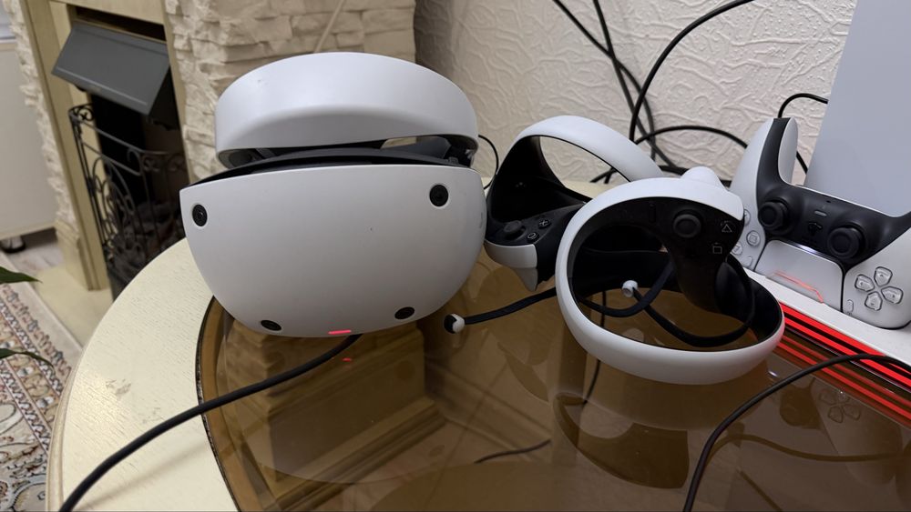 Продаются VR-очки для PlayStation 5.