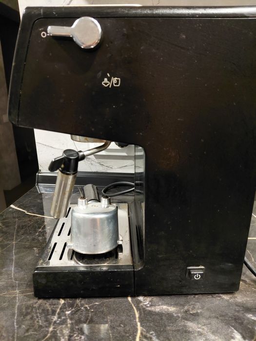 Продам кофе машину Delonghi