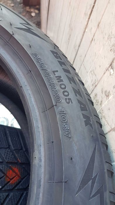 anvelope Bridgestone 255/45/20 m&s iarna