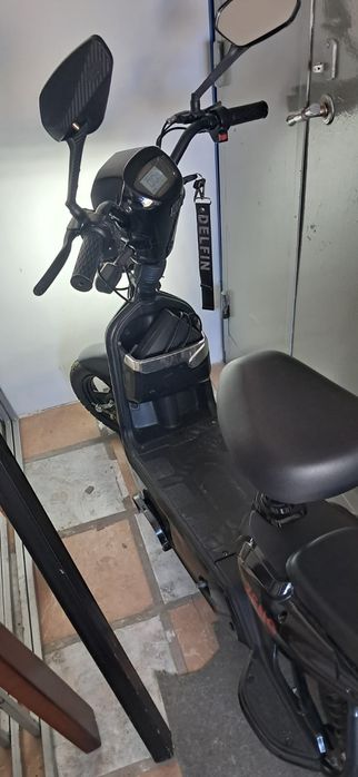 Электроскутер черный