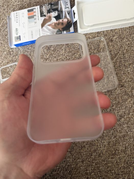 Продам 3 чехла на айфон 17 про