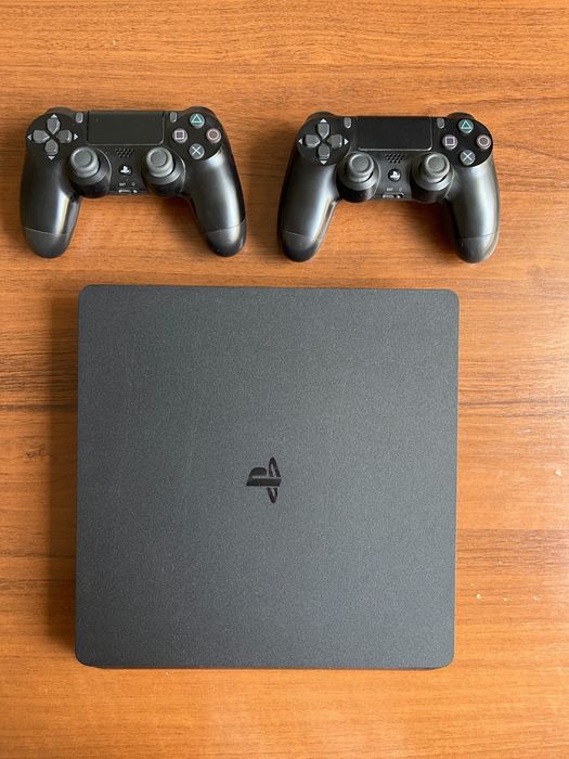Продам PS4 Slim 500 Гб + 2 джойстика