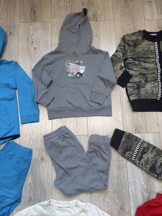 Продам детские вещи 6-7лет