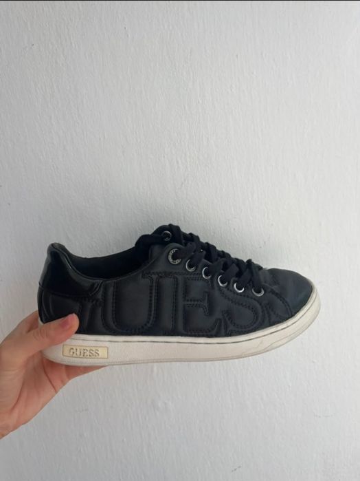Adidași Guess Loven Logo Statement