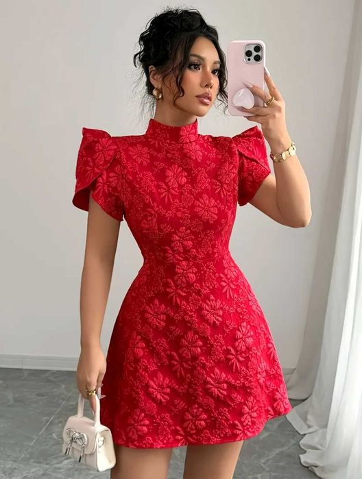 Червена празнична рокля