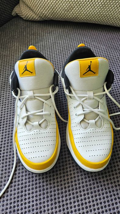 Маратонки Nike Jordan Max Aura 5 yellow 37,5