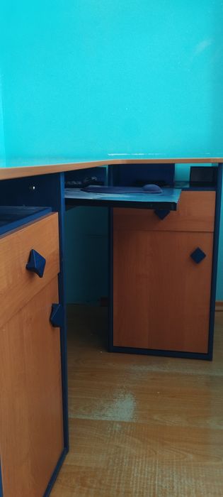 Продам письменный стол -компьтерный