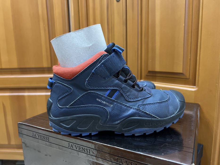 Продам детские ботинки Geox