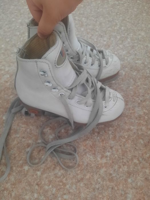 Продам детские коньки размер 11